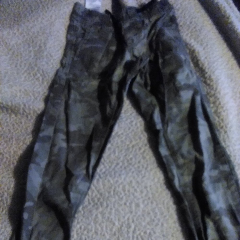 Levi camo jogger pants, see matching shirt in other listing